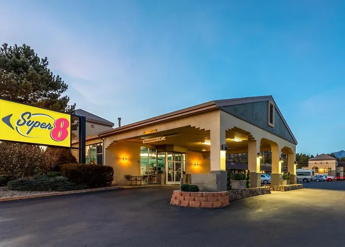 Super 8 By Wyndham Nau/Downtown Conference Center